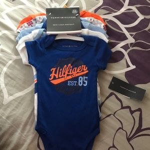 Tommy Hilfiger 5 pack body suits